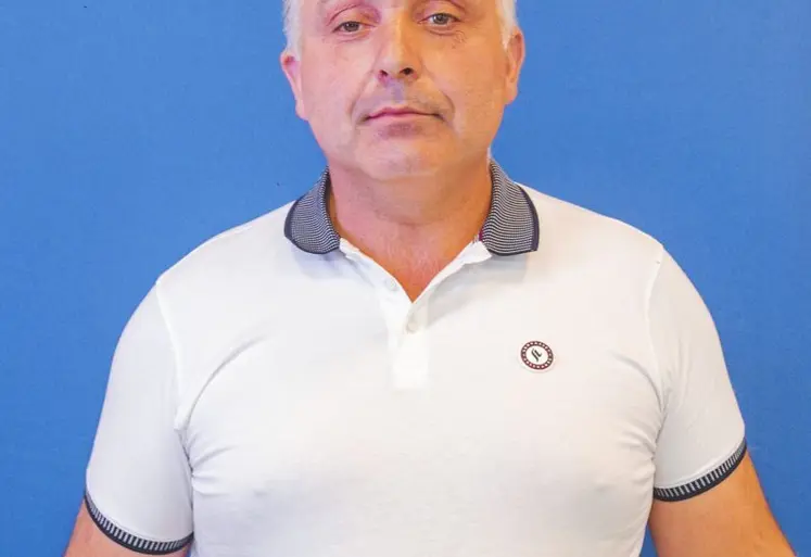 Gilles Tempère a rempilé pour un second mandat. Sur sa ferme, il produit avec sa soeur du lait de vache (540 000 L), du lait de chèvre (300 000 L) avec l'aide de 2 salariés à temps plein et 1 apprenti.