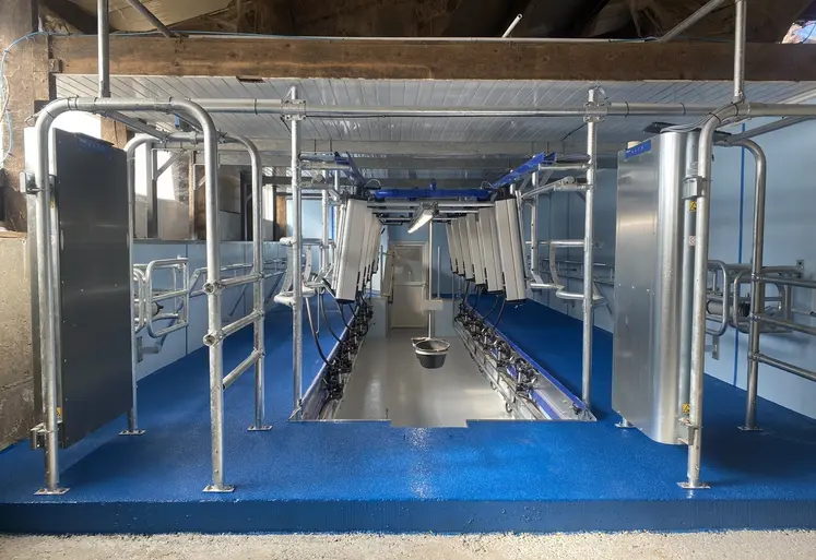 SARL AGRO RESINE – Rénovation de salle de traitre entre les traites.