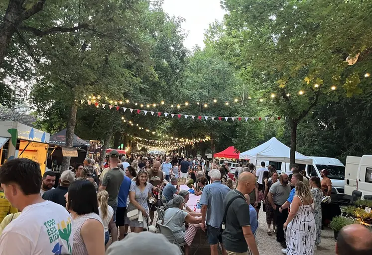 La foule au rendez-vous de ce marché nocturne qui monte chaque année en puissance.
