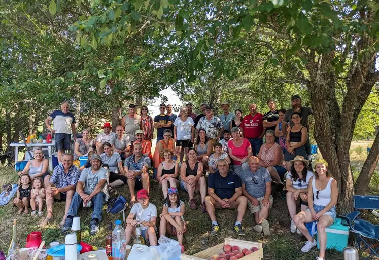 Près de 70 agriculteurs et membres de leurs familles ont participé à la journée vélorail et pique-nique organisée par le GVA Saugues-Langeac-Pinols, dans une ambiance chaleureuse et conviviale.