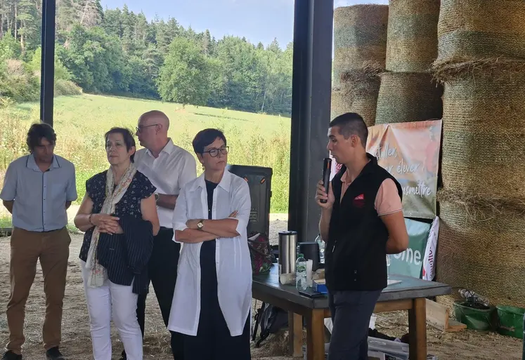 Les Jeunes Agriculteurs et la FNSEA 63 ont alerté la Préfète sur les difficultés qui s'accumulent au sein des exploitations du Puy-de-Dôme. 