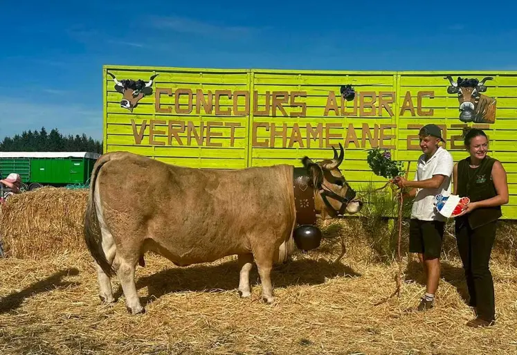 Le prix de championne femelle adulte a été décerné au Gaec Laubanie avec Narbonne. 
