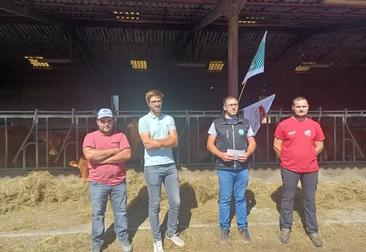 De gauche à droite : Julien Gibert, Julien Duplomb, Nicolas Merle et Loïs Chabannes du Gaec la belle Limousine.
