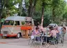 13 stands de produits fermiers avec ou sans dégustation étaient installées dans une allée du Jardin Henri Vinay au Puy.