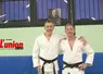 deux judokas en judoki au dojo