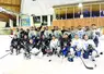 Équipe de hockey sur la patinoire.