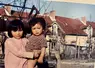En 1965, Ida Simon Barouh et Pierre-Jean Simon, sociologues, ont immortalisé le quotidien des rapatriés d'Indochine à Noyant-d'Allier, installés dans les anciens logements des corons.