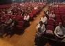 le public assis dans une salle