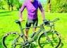 Un sportif et son vélo.