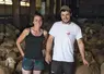 Bastien Perségol et Mathilde Richard avec leur troupeau de brebis laitières