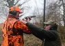 Les candidats au permis de chasse sont soumis à plusieurs épreuves de tir à l'arme.
