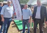 Brice Guyau entre Cédric Tranquard et Daniel Couderc, président et vice-président de la FNSEA Nouvelle-Aquitaine