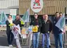 Un groupe d'éleveurs après l'opération de surveillance des produits laitiers conduite au sein du magasin Auchan à Brives Charensac