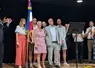 Juste après sa décoration, Gilbert Guignand avec son épouse et ses enfants.