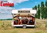 Des musiciens dans une caravane