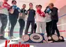 Un groupe de femmes avec des gants de boxe.