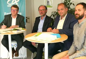 De gauche à droite : Bruno Tardieu président de CACO, Yann de Roquefeuil, directeur général adjoint, Guillaume Metz, président de Tech-Ovin, Nicolas Faurie, directeur de Tech-Ovin