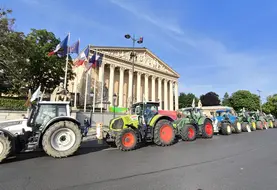 tracteurs devant l'assemblée nationale
