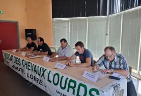 Les responsables du SDEC réunis autour du président Vincent Faure.