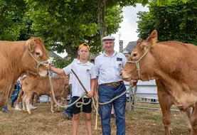 Jeannot et Paul, le plus ancien et le plus jeune des éleveurs au comice de Juillac