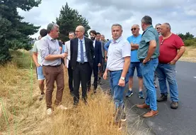 La FDSEA, les JA et la Chambre d'agriculture ont invité le Préfet et les services de l'état à se rendre sur une parcelle prédatée par le loup.