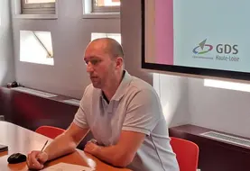 Lionel Guy, président de la Section laitière FDSEA, dénonce «	l'argent qui dort	» au CRIEL/AMC, de «	l'argent qui appartient aux éleveurs et qui n'est pas utilisé	».