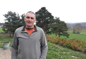 Lionel Guy, président de la Section laitière FDSEA, dénonce «	l'argent qui dort	» au CRIEL/AMC, de «	l'argent qui appartient aux éleveurs et qui n'est pas utilisé	».