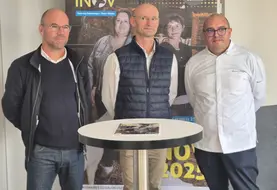 Samuel Hérault, président de Capr'Inov entouré de Florent Simmonet (Niort Agglo) et de Romain Chollet (Chollet Traiteur), partenaires du salon