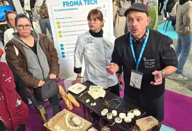 Margaux Bats et Vincent Philippe sur l'espace Froma Tech.