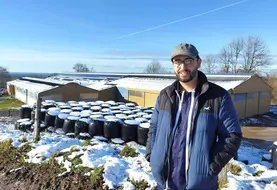Avant l'installation de sa centrale solaire, Pierre Chassard, éleveur à Tauves, a fait appel aux conseils d'un géobiologue. 