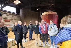 Face aux responsables FDSEA/JA, à des agriculteurs et à la presse, le Préfet a insisté sur l'efficacité du protocole de lutte contre la DNC.