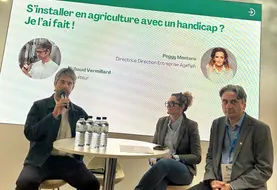 A l'occasion du salon de l'agriculture, Thibaud Vermillard (micro), vigneron malvoyant a témoigné de son parcours, ici aux côtés de Peggy Montero et Didier Moguelet.