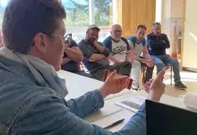 Sabine Tholoniat, présidente de la FNSEA 63 venue échanger avec les agriculteurs 