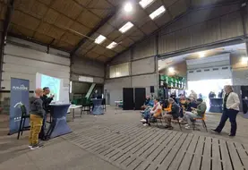 Lors du 4e salon Agrilocal 63 à Malintrat, producteurs et acheteurs ont pu échanger autour du bénéfice de chacune des parties de relocaliser l'alimentation. 