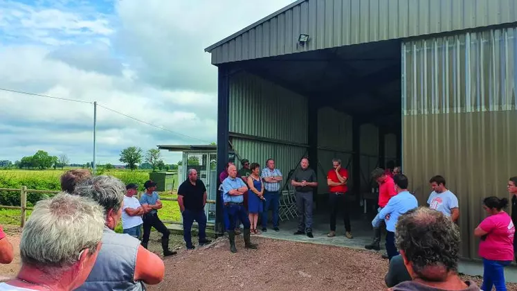 Suite à la mise en ligne des vidéos, Cédric Fournier, président de Jeunes Agriculteurs de l’Allier, Patrice Bonnin, président de la Chambre d’agriculture de l’Allier, Emmanuel Ferrand et Frédéric Aguillera, conseillers régionaux Auvergne Rhône-Alpes, les maires des communes du Bouchaud et de Loddes ainsi que Jean-Luc Villecourt, vice-président de Coopaca, se sont rendus sur place pendant près de deux heures.