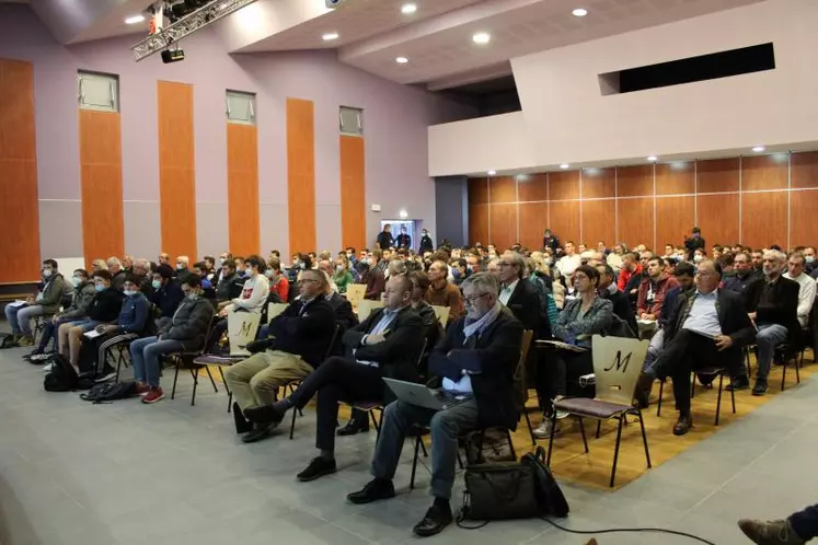 Salle comble, tout au long de la journée avec un public d'exploitants agricoles, de jeunes étudiants ainsi que de nombreux acteurs et partenaires de la ruralité.