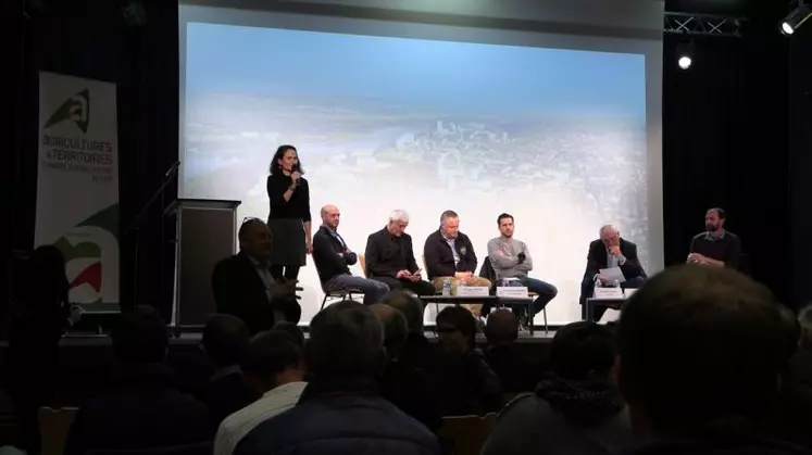 Table ronde sur le thème 
« Changement climatique : Quels impacts pour les filières et le territoire », animée par Marie Renaud.