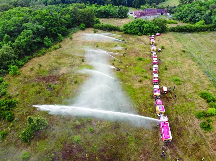 Ligne d’appui, rassemblant l’ensemble des moyens, destinée à stopper le feu.