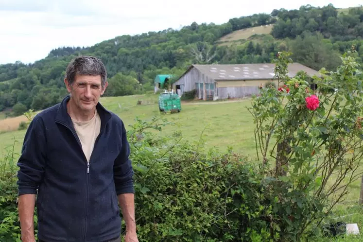 Après plus de quarante ans de travail dans l’élevage charolais, Roland Taillardat aspire, avec sa compagne, à une retraite dans une autre région.