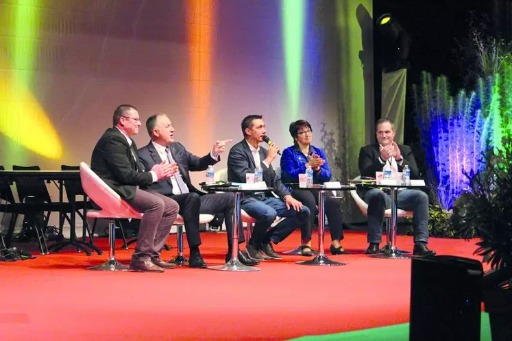 Le ministre de l’Agriculture était très attendu par les Jeunes Agriculteurs. Dans le jeu des questions-réponses avec les JA, il est allé plutôt dans leur sens.