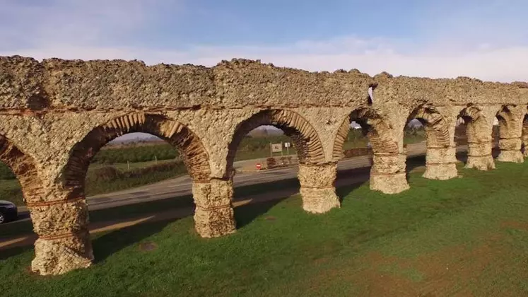 L’aqueduc romain du Gier, qui a subi de nombreuses dégradations, nécessite aujourd’hui une consolidation.