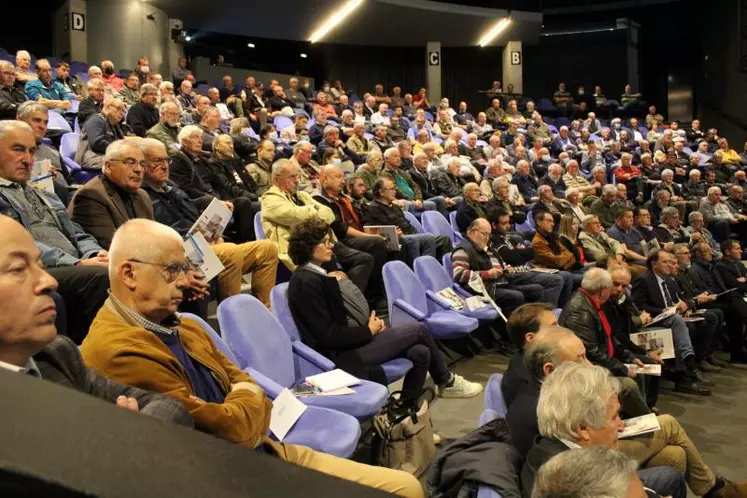 Près de 400 personnes, chasseurs, représentants d’institutions et personnalités politiques de tout bord avaient fait le déplacement ».