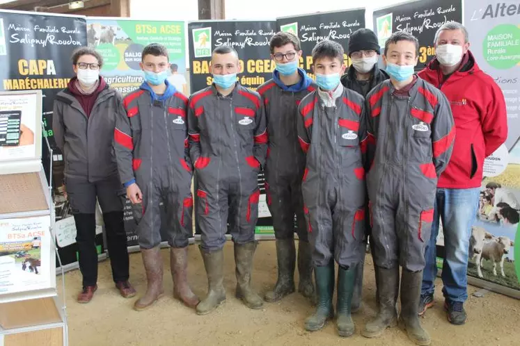 Sicagieb a mis en place un partenariat avec la MFR de Saligny-sur-Roudon. Il se formalise par la présence de jeunes de 3ème, tout au long des ventes organisées par la coopérative. Ils participent ainsi  à des visites pédagogiques pendant les ventes tout en assurant des missions de communication de l’événement sur les réseaux sociaux. Ils sont encadrés par Bruno Charpin, responsable du cycle 4e et 3e de la MFR.