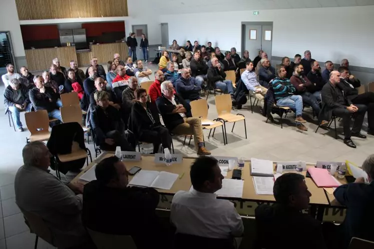 Coopérateurs, éleveurs, partenaires et élus lors de l’assemblée générale le 18 novembre dernier à la salle polyvalente de Montbeugny.