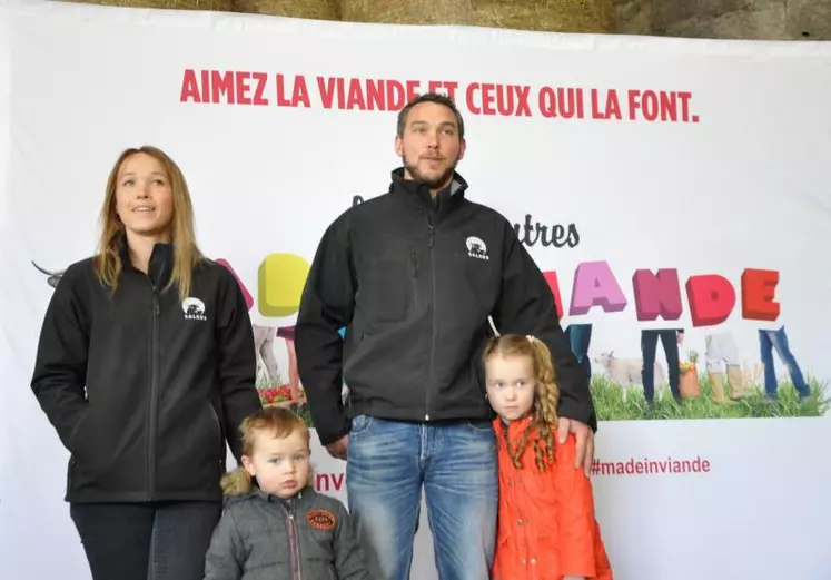 Marine et Michel Van Simmertier avec leurs deux enfants Léa et Gabriel ont posé leurs valises du côté de Saint-Alyre-Es-Montagne dans le Puy-de-Dôme.