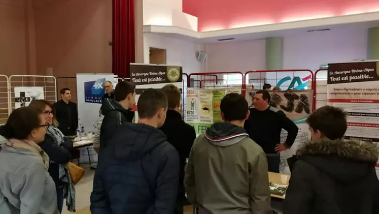 Tous les acteurs de l’installation se sont donnés rendez-vous à Jaligny-sur-Besbre pour rencontrer les jeunes lycéens de l’Allier.