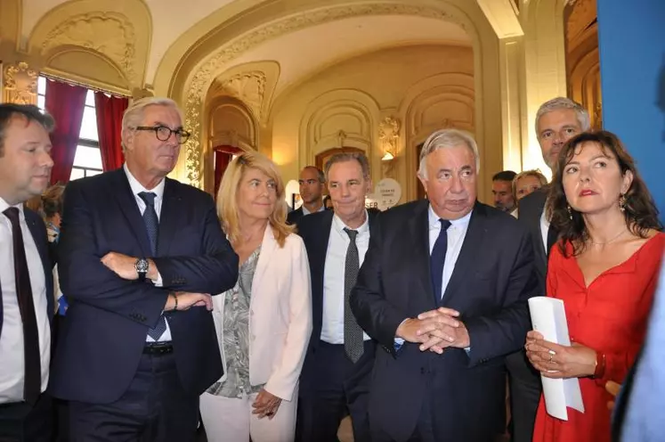 Aux côtés de Carole Delga, de nombreux élus dont le président du Sénat, Gérard Larcher.