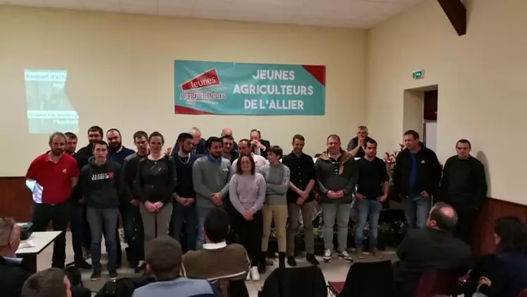 Les trente-neuf administrateurs des Jeunes Agriculteurs de l'Allier, autour de leur président, Cédric Fournier. Ils doivent se réunir le 11 avril prochain pour mettre en place un nouveau Bureau.