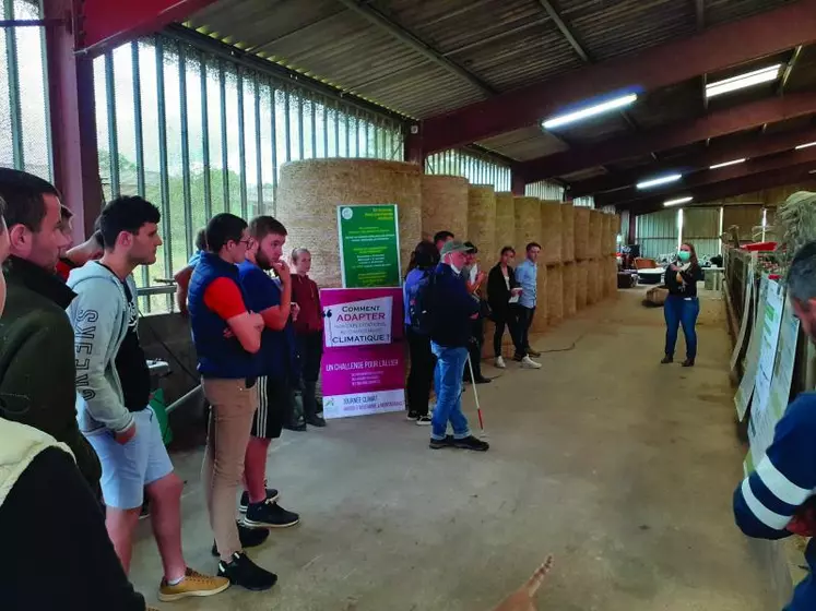 Une vingtaine de participants a suivi cette demi-journée, entre explications théoriques et visite de terrain.