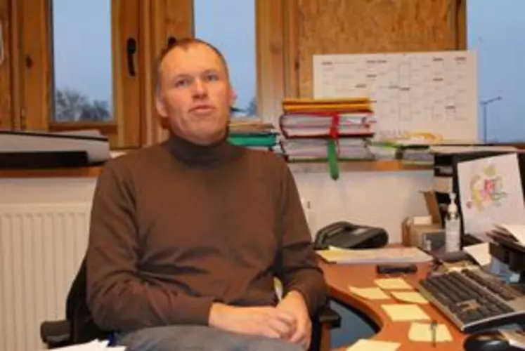Pascal Farge, technicien forestier au CRPF d'Auvergne, fournit des recommandations pratiques aux propriétaires forestiers, soucieux de rentabiliser leurs forêts.